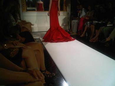 Jessica Alba: Classic red at Valentino, fot. ibeatyou.com