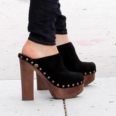 Klapki Chanel na stopach Kate Beckinsale, fot. Agencja FORUM