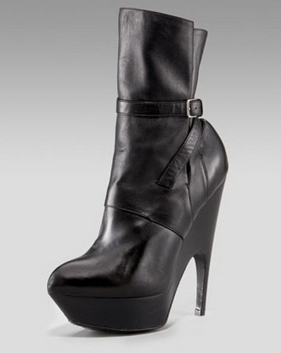 YSL Imperiale Belted Ankle Boot, fot. neimanmarcus.com