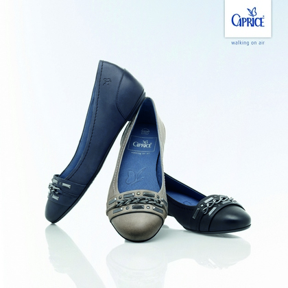 Niebieskie buty damskie marki Caprice, nowa kolekcja.